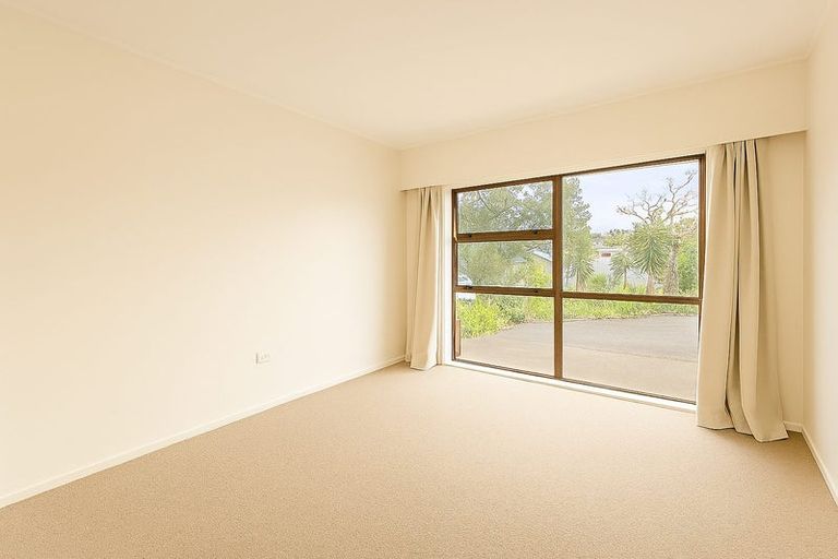 Photo of property in 4 Simon Ellice Drive, Bayview, Auckland, 0629