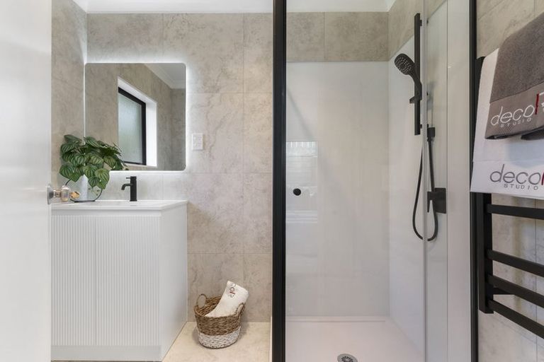 Photo of property in 10 Mediterranean Way, Goodwood Heights, Auckland, 2105