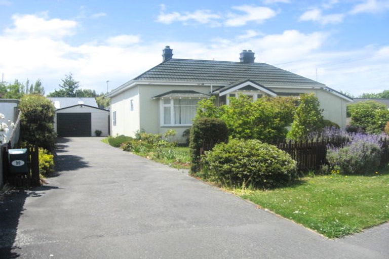 Photo of property in 39 Sandwich Road, Beckenham, Christchurch, 8023