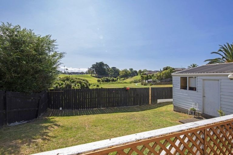 Photo of property in 58 De Quincey Terrace, Highland Park, Auckland, 2010