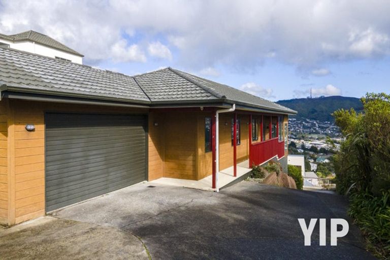 Photo of property in 21 Pelorous Street, Paparangi, Wellington, 6037