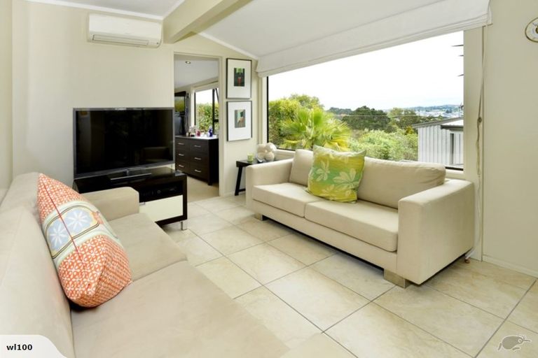 Photo of property in 1/15 Sunnynook Road, Forrest Hill, Auckland, 0620