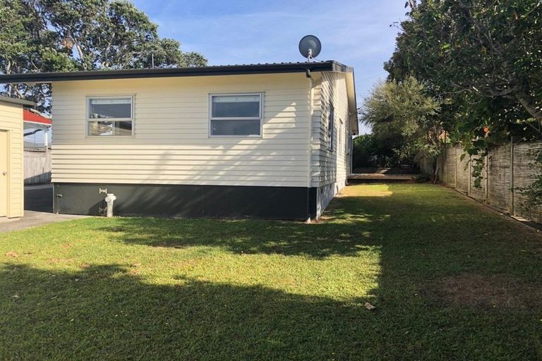 Photo of property in 25 Roberts Avenue, Bayswater, Auckland, 0622