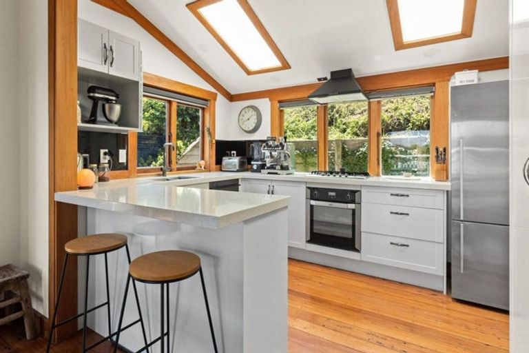 Photo of property in 6 Harvey Road, Bluff Hill, Napier, 4110