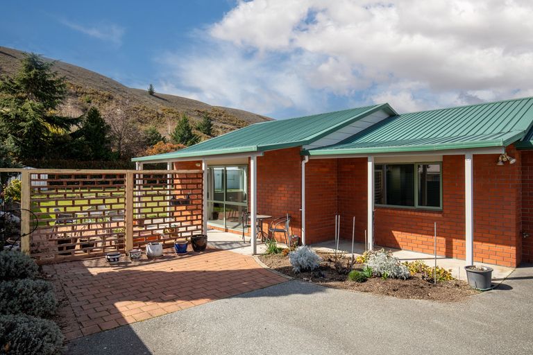 Photo of property in 90 Shields Street, Clyde, 9330