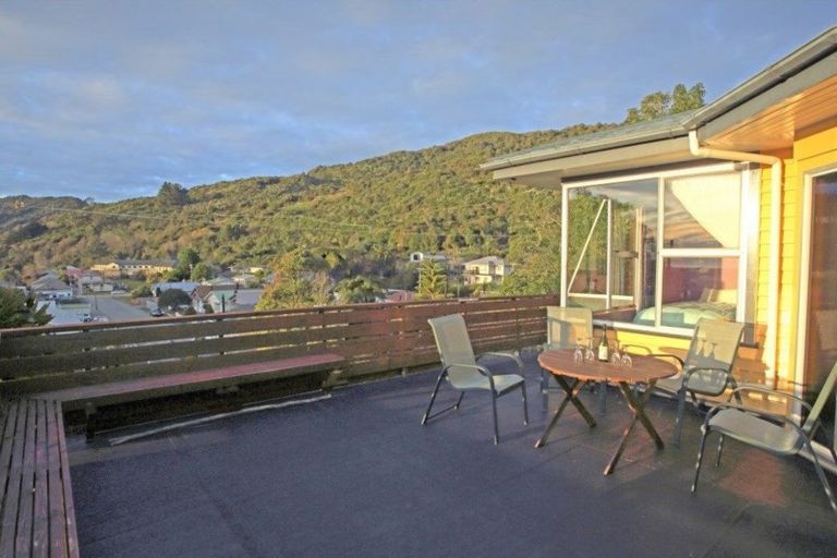 Photo of property in 27 Freyberg Terrace, Greymouth, 7805