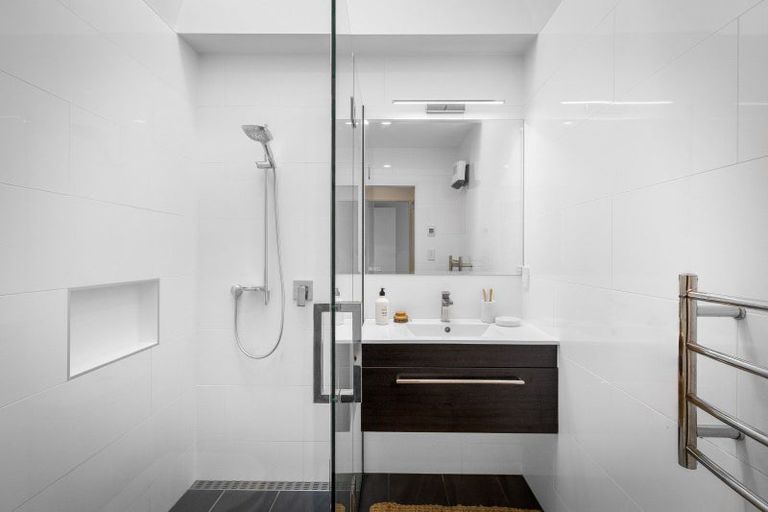 Photo of property in 4 Lewisham Park, St Albans, Christchurch, 8052