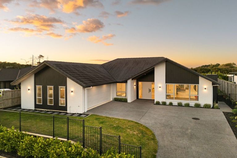 Photo of property in 5 Kapua Crescent, Rototuna North, Hamilton, 3210