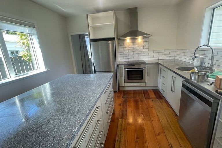 Photo of property in 158 Russell Terrace, Berhampore, Wellington, 6023