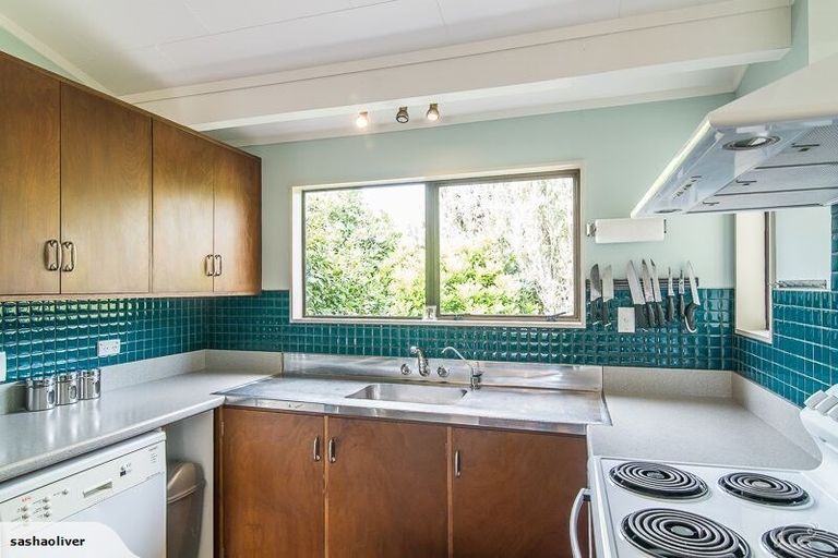 Photo of property in 31 Eruini Street, Waikanae Beach, Waikanae, 5036