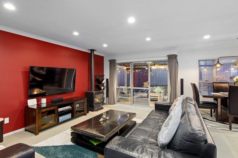 Photo of property in 20 Ronald Scott Grove, Riverstone Terraces, Upper Hutt, 5018