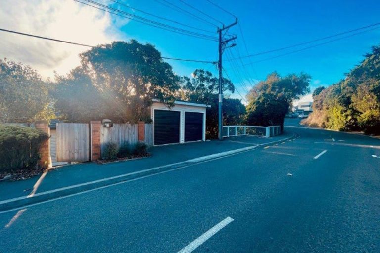 Photo of property in 15 Glanmire Road, Newlands, Wellington, 6037