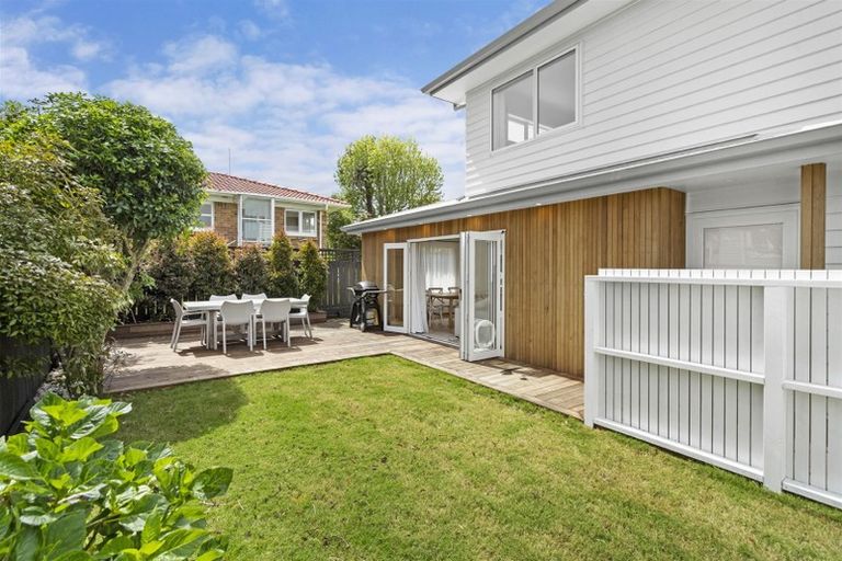 Photo of property in 2/6 Marsh Avenue, Forrest Hill, Auckland, 0620