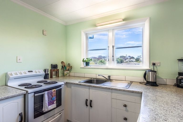 Photo of property in 15 Kaka Road, Raumati Beach, Paraparaumu, 5032