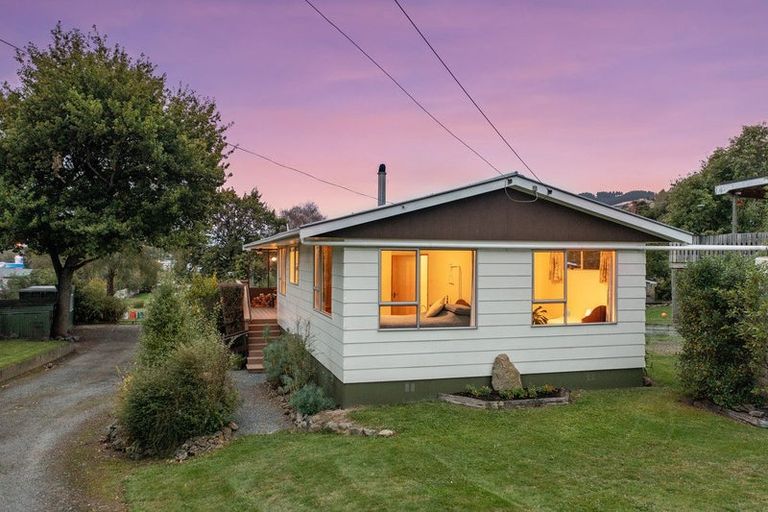 Photo of property in 9 Castle Street, Waihola, Milton, 9073
