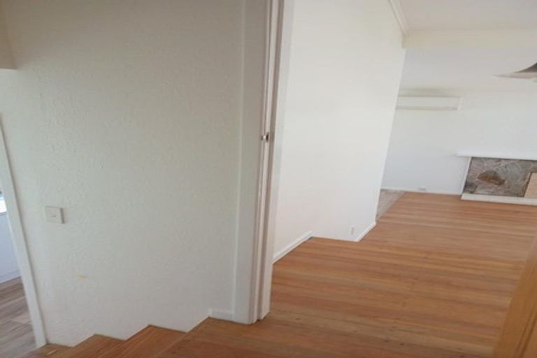 Photo of property in 8 Dawnhaven Drive, Te Atatu Peninsula, Auckland, 0610