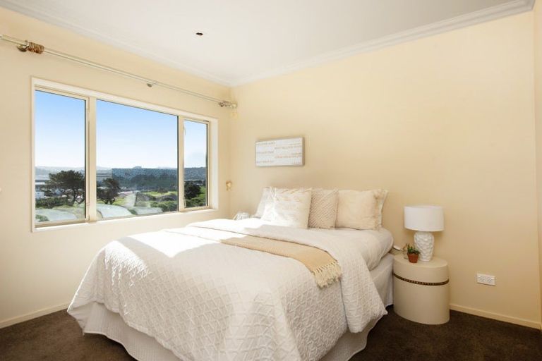 Photo of property in 19 Bunker Way, Strathmore Park, Wellington, 6022