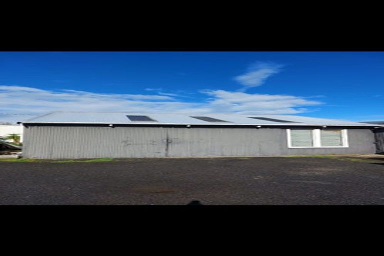 Photo of property in 37 Shaw Road, Oratia, Auckland, 0604