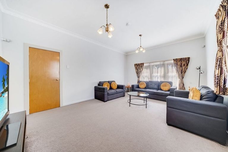 Photo of property in 3 Freyberg Avenue, Papatoetoe, Auckland, 2104
