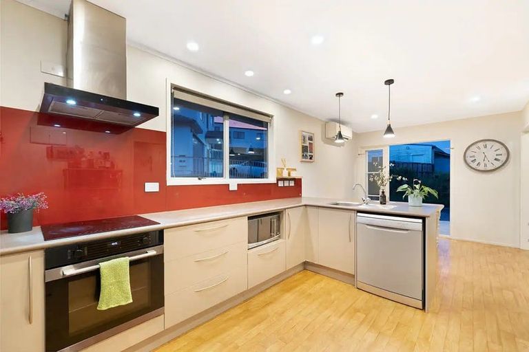 Photo of property in 86 Rosewarne Crescent, Glendene, Auckland, 0602