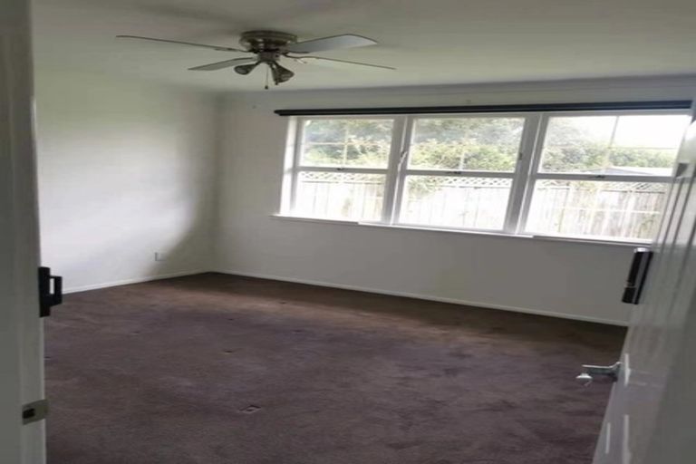 Photo of property in 27 Clinton Avenue, Te Atatu Peninsula, Auckland, 0610