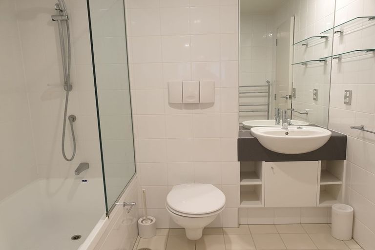 Photo of property in Sanctum Apartment, 10 Ebor Street, Te Aro, Wellington, 6011