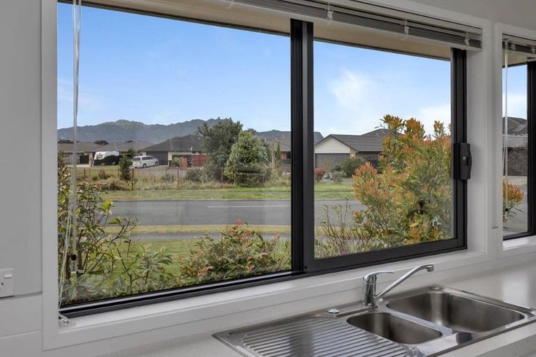 Photo of property in 36 Kowi Lakes Drive, One Tree Point, 0118