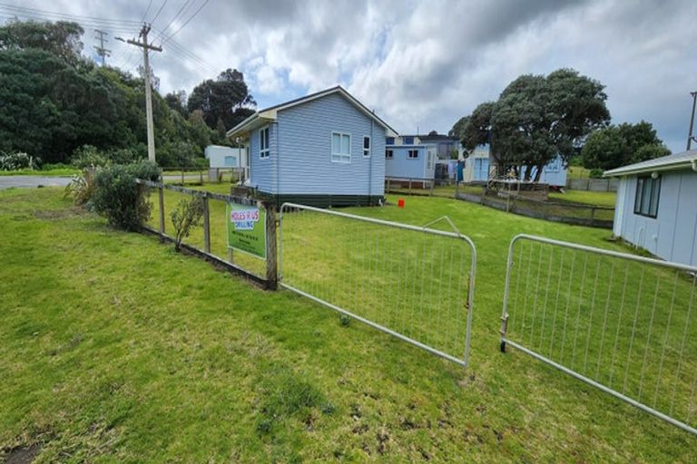 Photo of property in 1 Point Road, Mokau, 4376