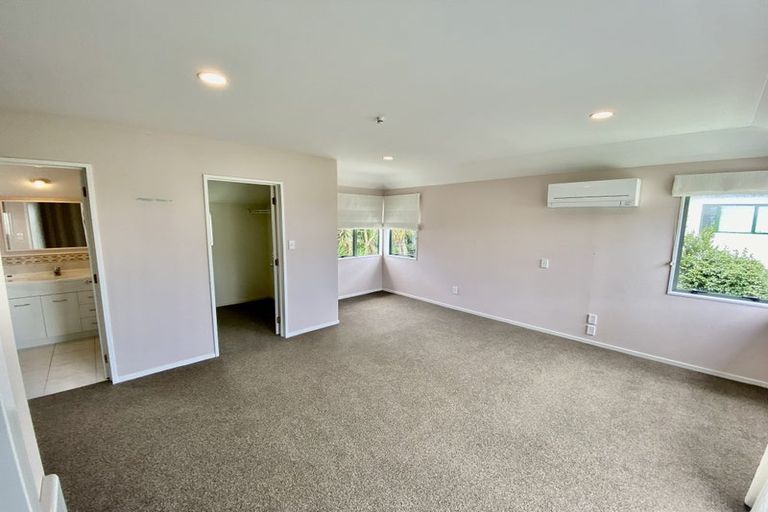 Photo of property in 2/16 Stoneleigh Court, Sunnynook, Auckland, 0632