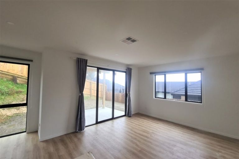 Photo of property in 21 Topsail Way, Whitby, Porirua, 5024