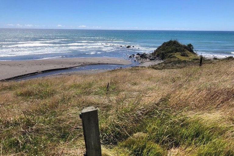 Photo of property in 2 Washer Road, Omata, New Plymouth, 4374