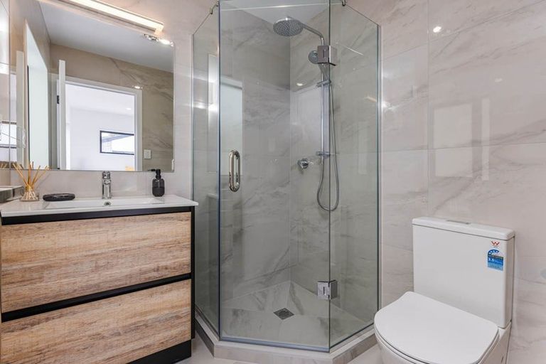 Photo of property in 7b Gladfield Lane, Te Atatu Peninsula, Auckland, 0610