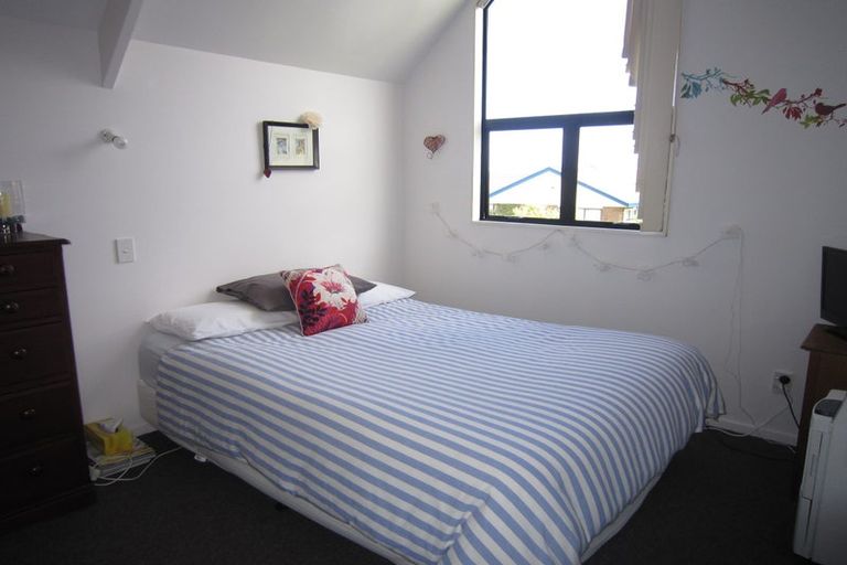 Photo of property in 12a Ashton Fitchett Drive, Brooklyn, Wellington, 6021