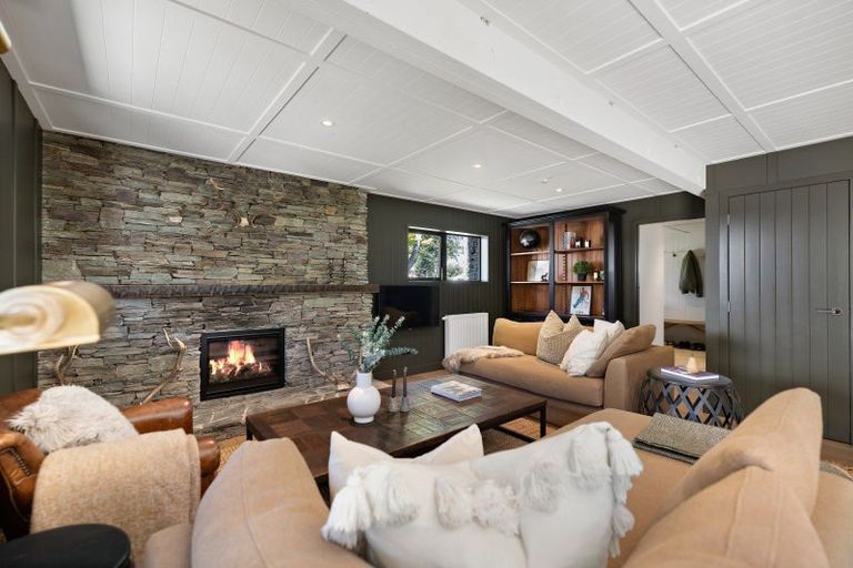 Photo of property in 1 Thames Street, Arrowtown, 9302