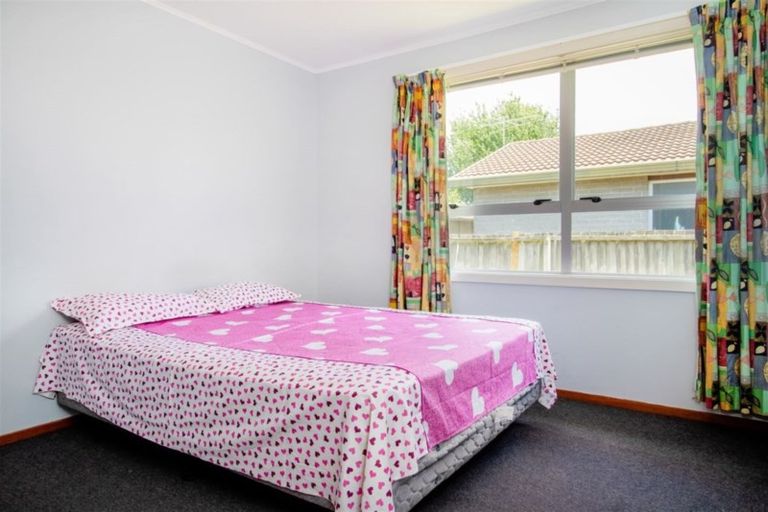 Photo of property in 10 Malabar Crescent, Broomfield, Christchurch, 8042