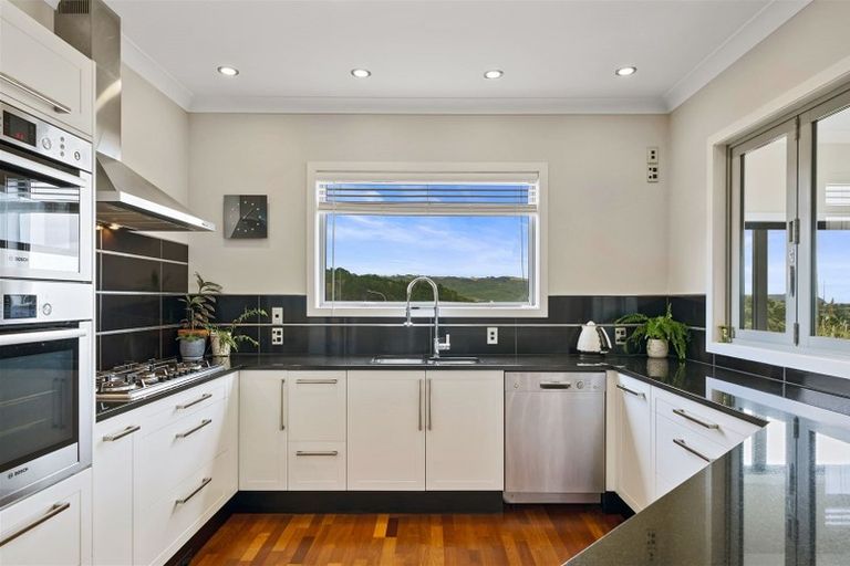 Photo of property in 1 Hollyford Place, Aotea, Porirua, 5024