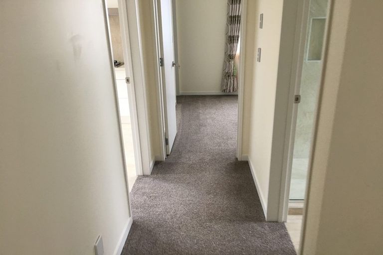 Photo of property in 8 Tawa Place, Orewa, 0931