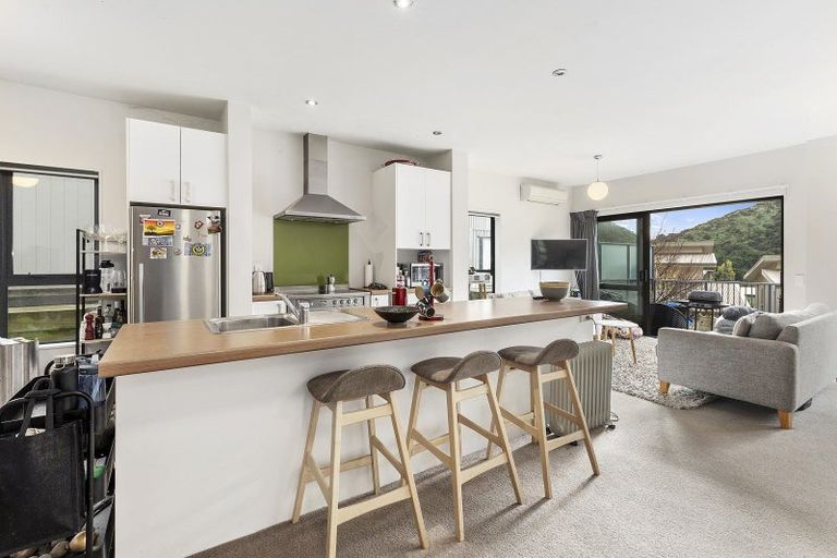 Photo of property in 9 Rarangi Way, Owhiro Bay, Wellington, 6023