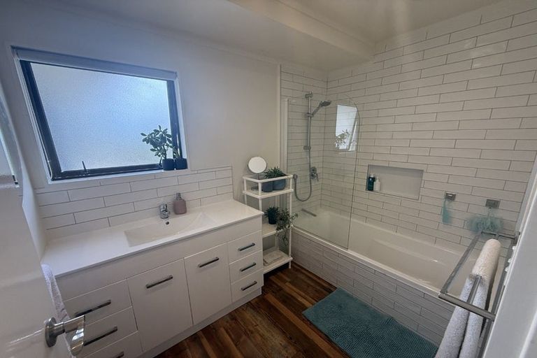 Photo of property in 9a Shadon Place, Stanmore Bay, Whangaparaoa, 0932