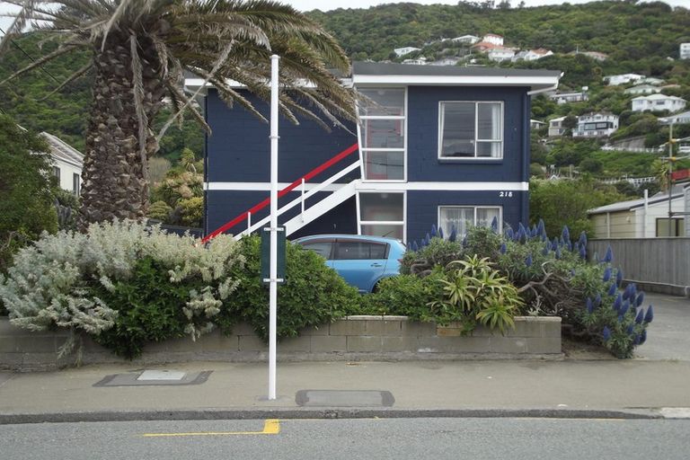 Photo of property in 8/218 Onepu Road, Lyall Bay, Wellington, 6022