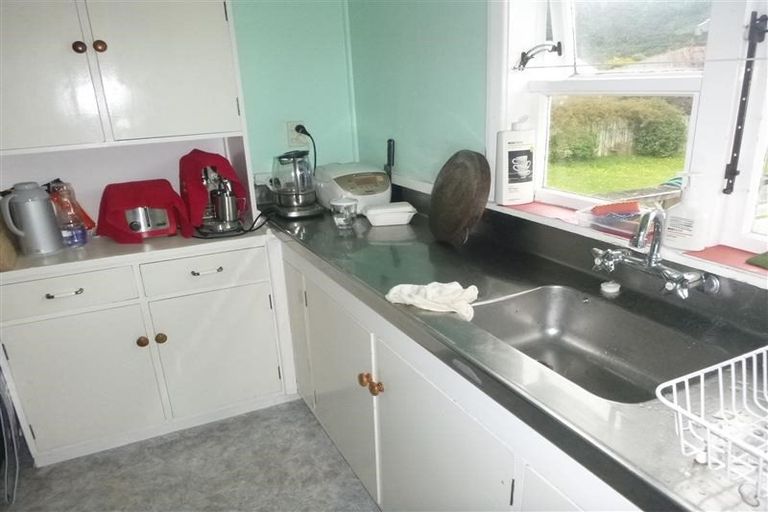 Photo of property in 16 Peel Place, Wainuiomata, Lower Hutt, 5014