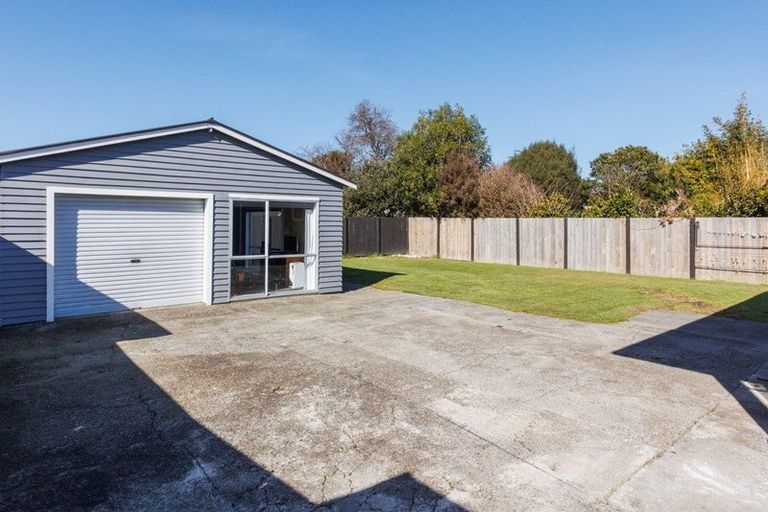 Photo of property in 12 Galway Avenue, Hokowhitu, Palmerston North, 4410
