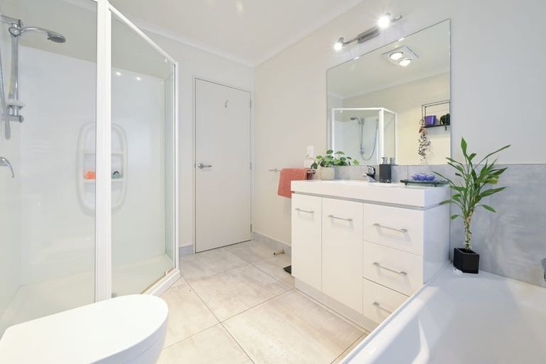 Photo of property in 208 Ballintoy Park Drive, Welcome Bay, Tauranga, 3175