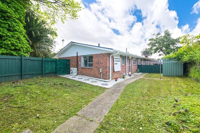 Photo of property in 1/1 Pine Street, New Lynn, Auckland, 0600