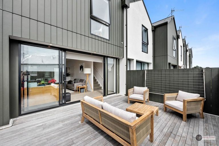 Photo of property in 15/6 Oswald Crescent, Paparangi, Wellington, 6037