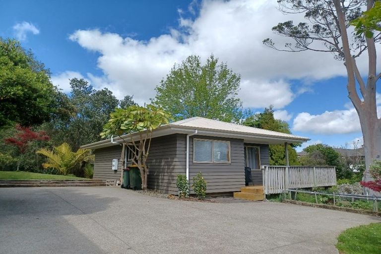 Photo of property in 33a Evelyn Road, Cockle Bay, Auckland, 2014