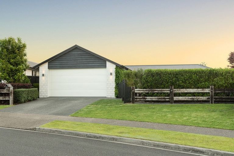 Photo of property in 75 Benmore Crescent, Pyes Pa, Tauranga, 3112