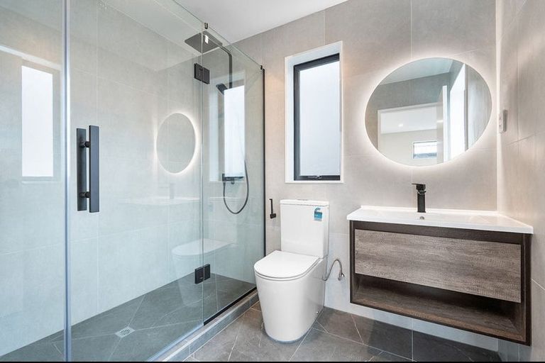 Photo of property in 21 Pohewa Road, Silverdale, 0932