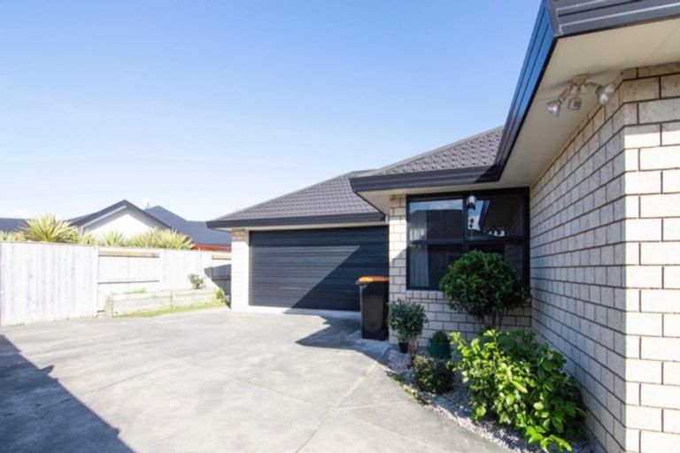 Photo of property in 8 Medallion Court, Kelvin Grove, Palmerston North, 4414