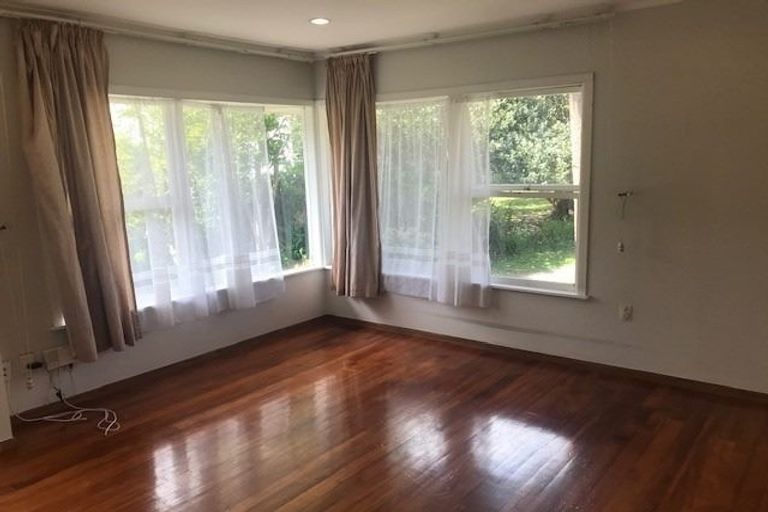 Photo of property in 1/6 Catalina Crescent, Forrest Hill, Auckland, 0620